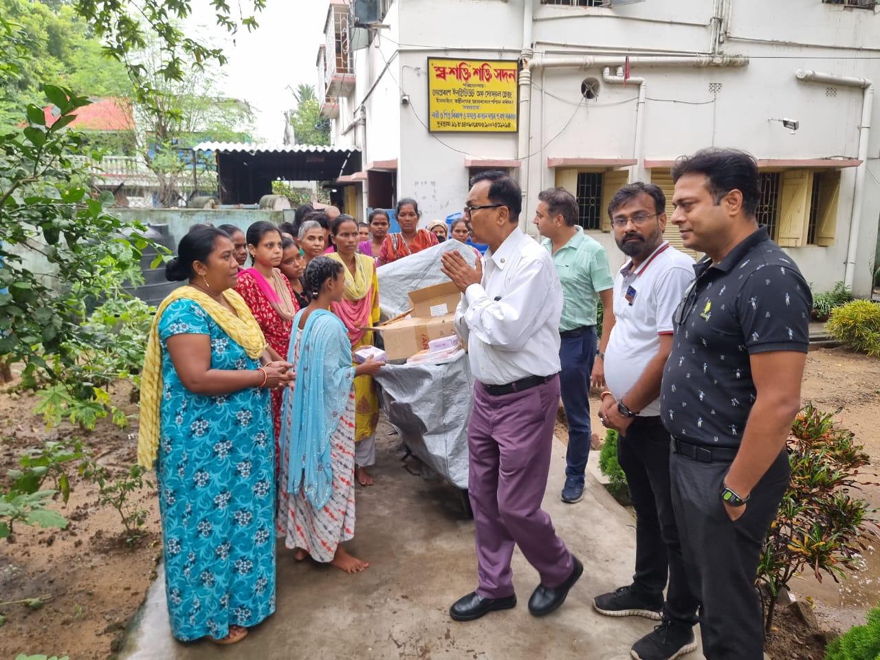 Read more about the article Distribution of Sanitary Napkins to the inmates of Swa Shakti Home –A home for destitute Girl .