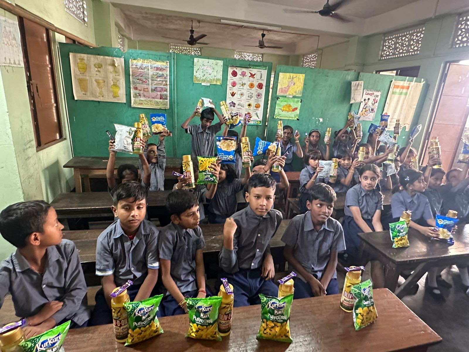 Read more about the article distribution of chips, chocolates ,olive oil and survey for Happy School