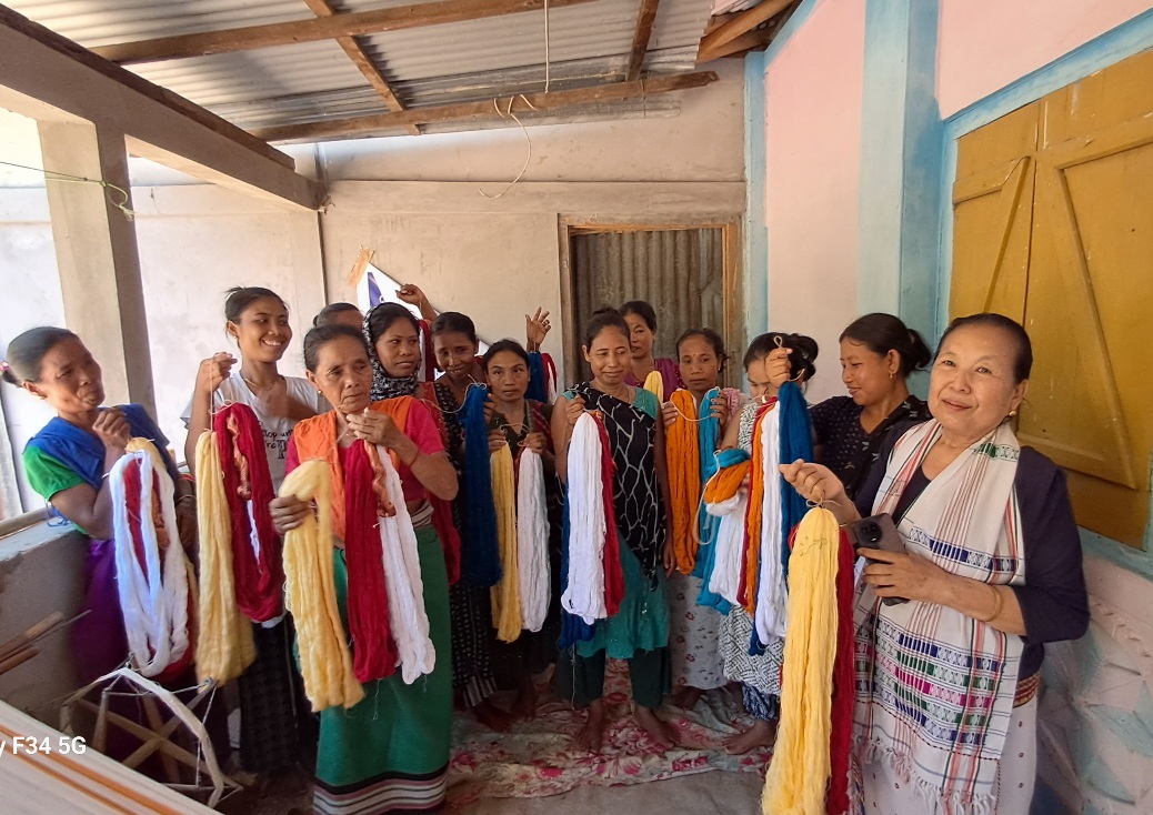 Read more about the article Naithok- yarn distribution among indigenous women