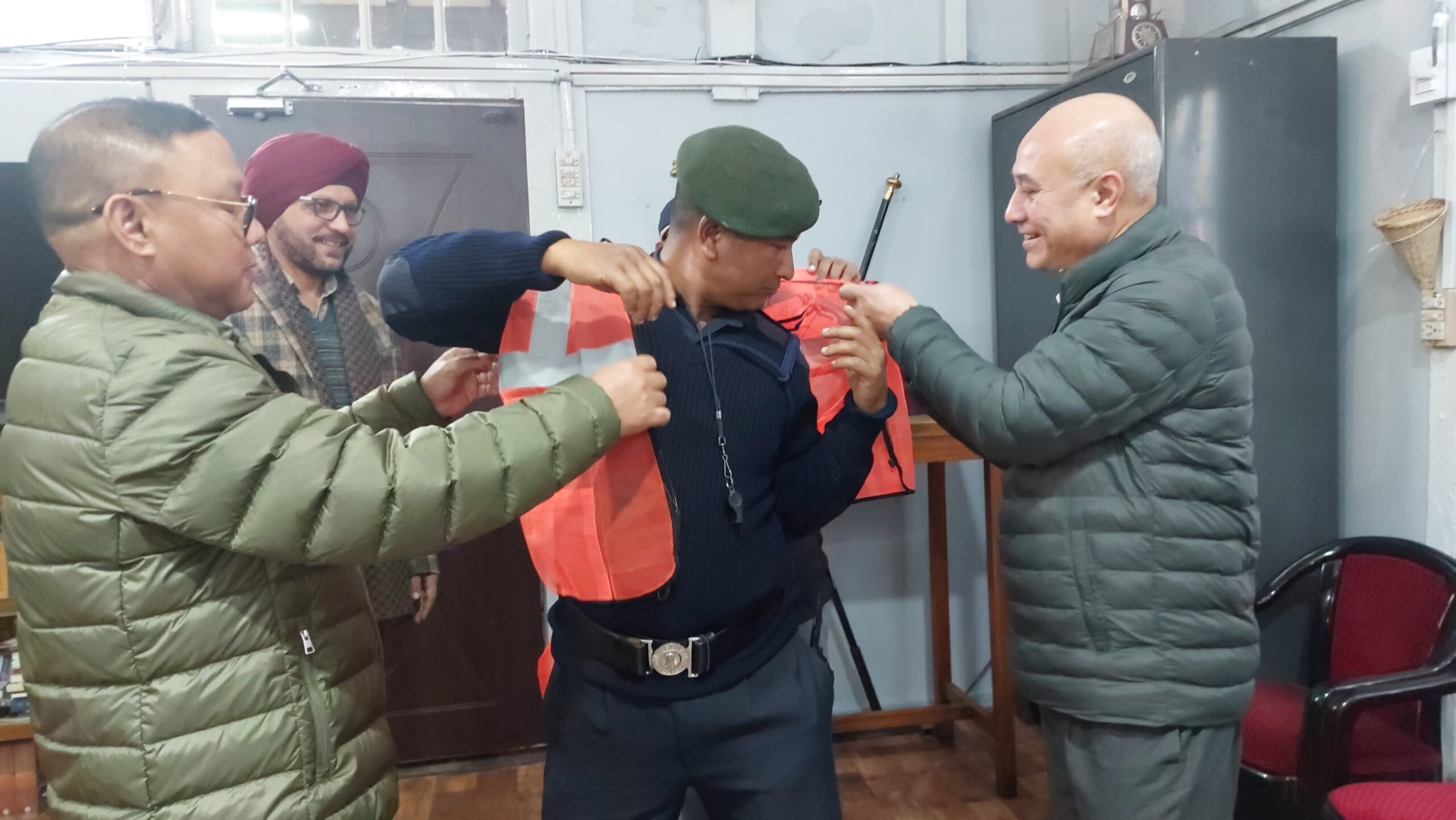 Read more about the article Distribution of jackets to traffic personnel in Shillong