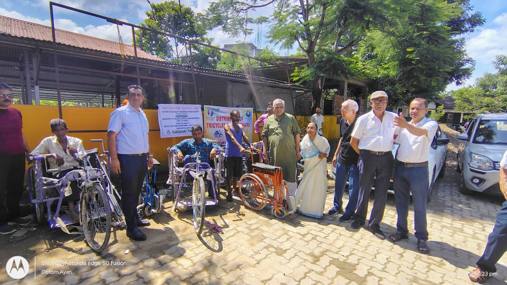 Read more about the article distributing 3 nos of tricycles and 2 nos of wheelchairs to Divyangs